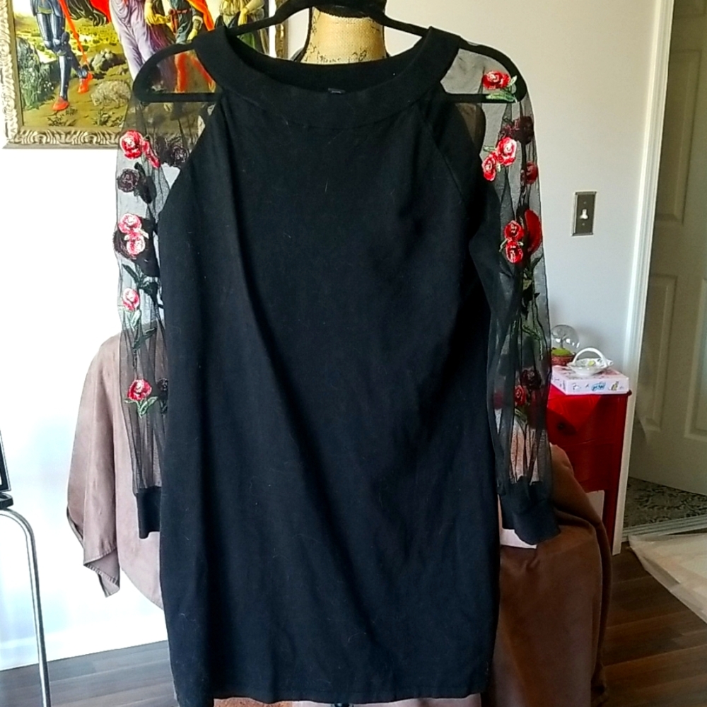 Sweater Dress With Sheer Embroidered Sleeves.🖤🌹👗
